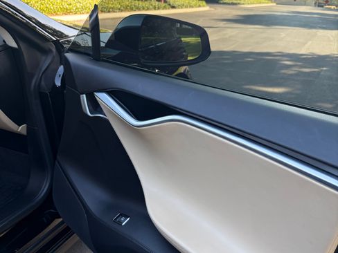 Used 2013 Tesla Model S Performance image 14