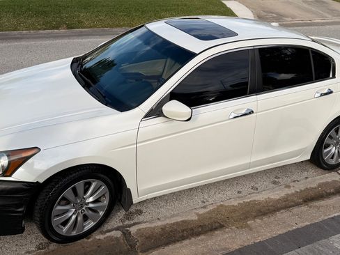 Used 2011 Honda Accord EX-L image 2