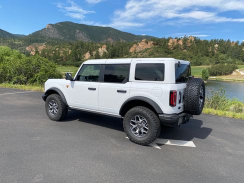 Used 2025 Ford Bronco Badlands image 11