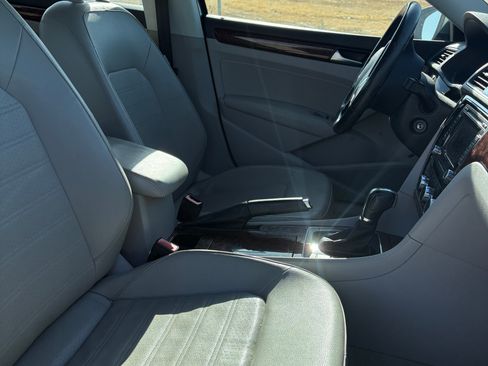 Used 2012 Volkswagen Passat 2.5 SEL Premium FWD image 12