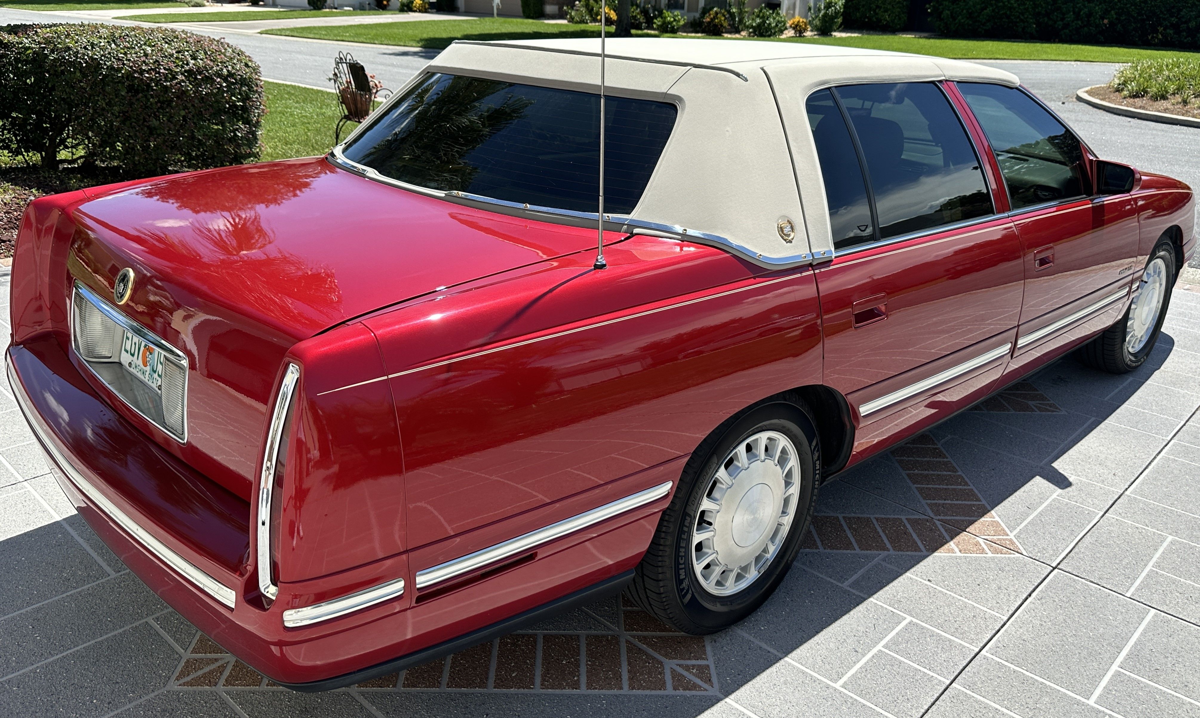 Used 1997 Cadillac De Ville Sedan FWD image 6