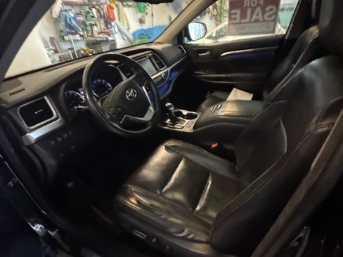 Used 2015 Toyota Highlander Limited w/ Driver Technology Package image 17