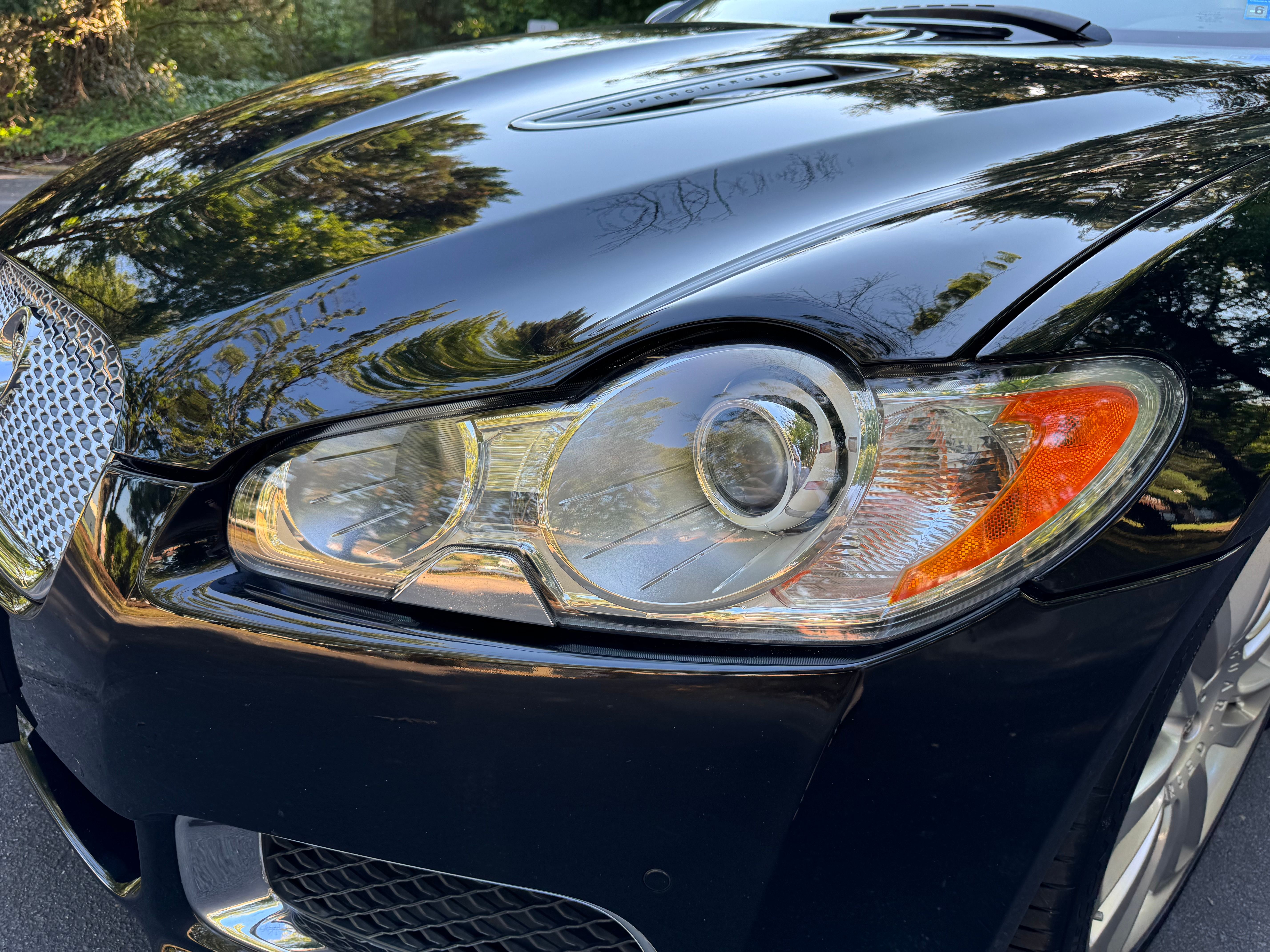 Used 2010 Jaguar XF R RWD image 10