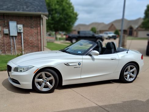Used 2015 BMW Z4 sDrive28i RWD image 1