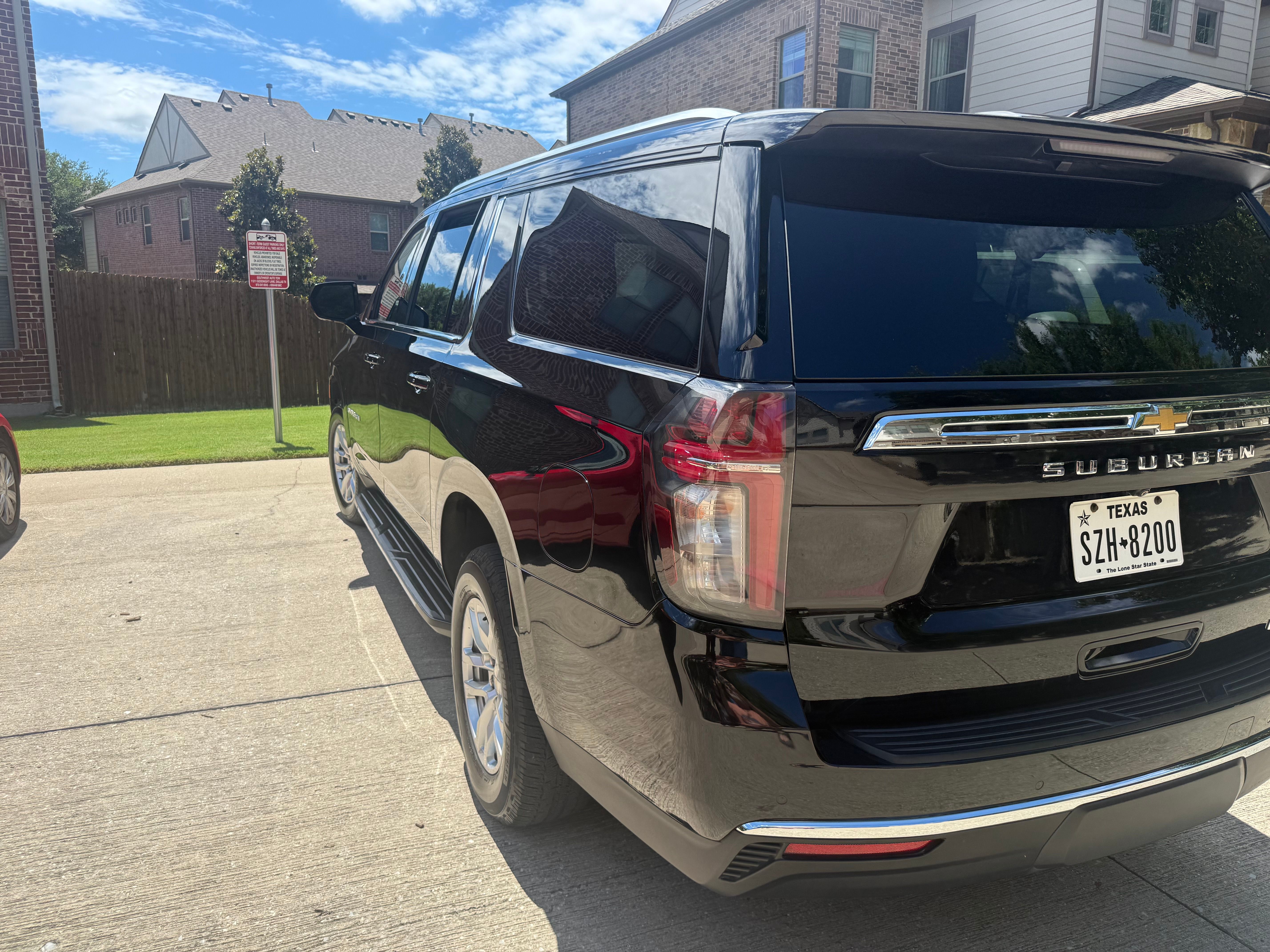 Used 2021 Chevrolet Suburban LT RWD image 9