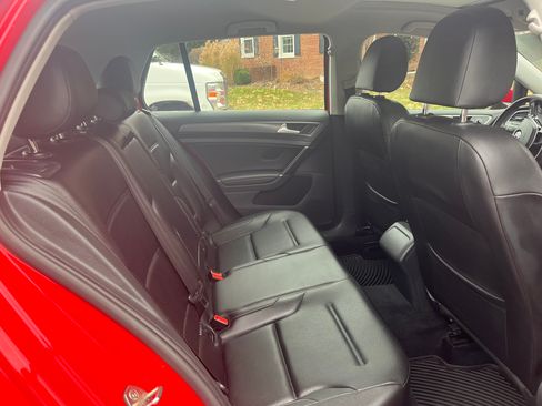 Used 2018 Volkswagen Golf SE image 9