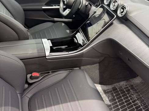 Used 2025 Mercedes-Benz C 300 Sedan image 9