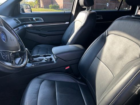 Used 2017 Ford Explorer Limited image 10