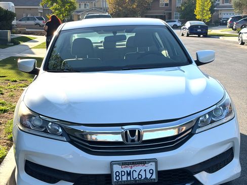 Used 2017 Honda Accord LX image 4