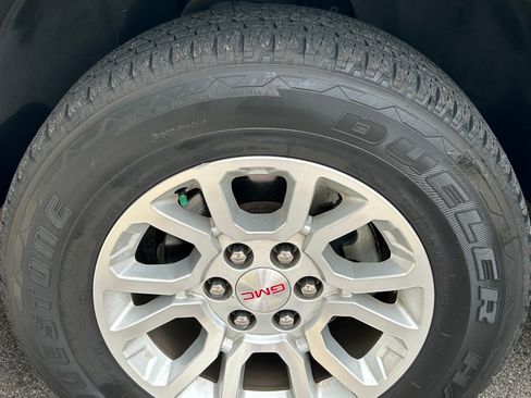 Used 2017 GMC Yukon SLT AWD/4WD image 12