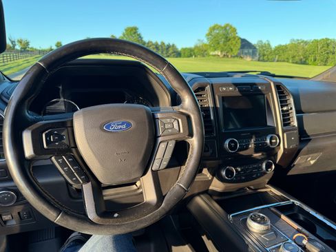 Used 2018 Ford Expedition Limited AWD/4WD image 6