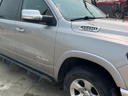 Used 2019 RAM 1500 Laramie AWD/4WD image 12