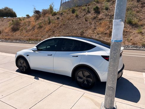 Used 2026 Tesla Model Y Long Range RWD image 24