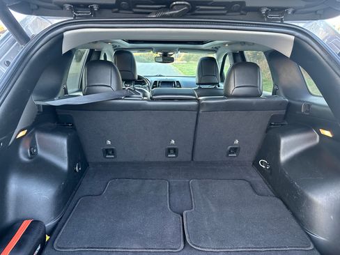 Used 2019 Jeep Cherokee Limited w/ Technology Group image 12