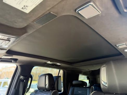 Used 2021 Cadillac Escalade Premium Luxury Platinum image 12