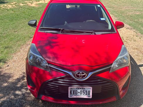 Used 2016 Toyota Yaris L image 1