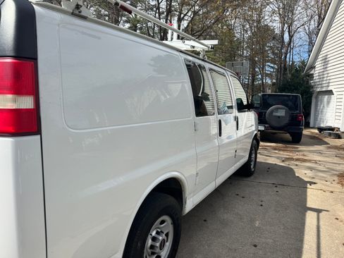 Used 2013 GMC Savana 2500 w/ Power Package image 6