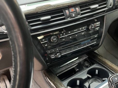 Used 2014 BMW X5 xDrive50i image 14