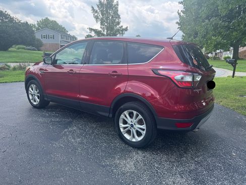 Used 2017 Ford Escape SE FWD image 2