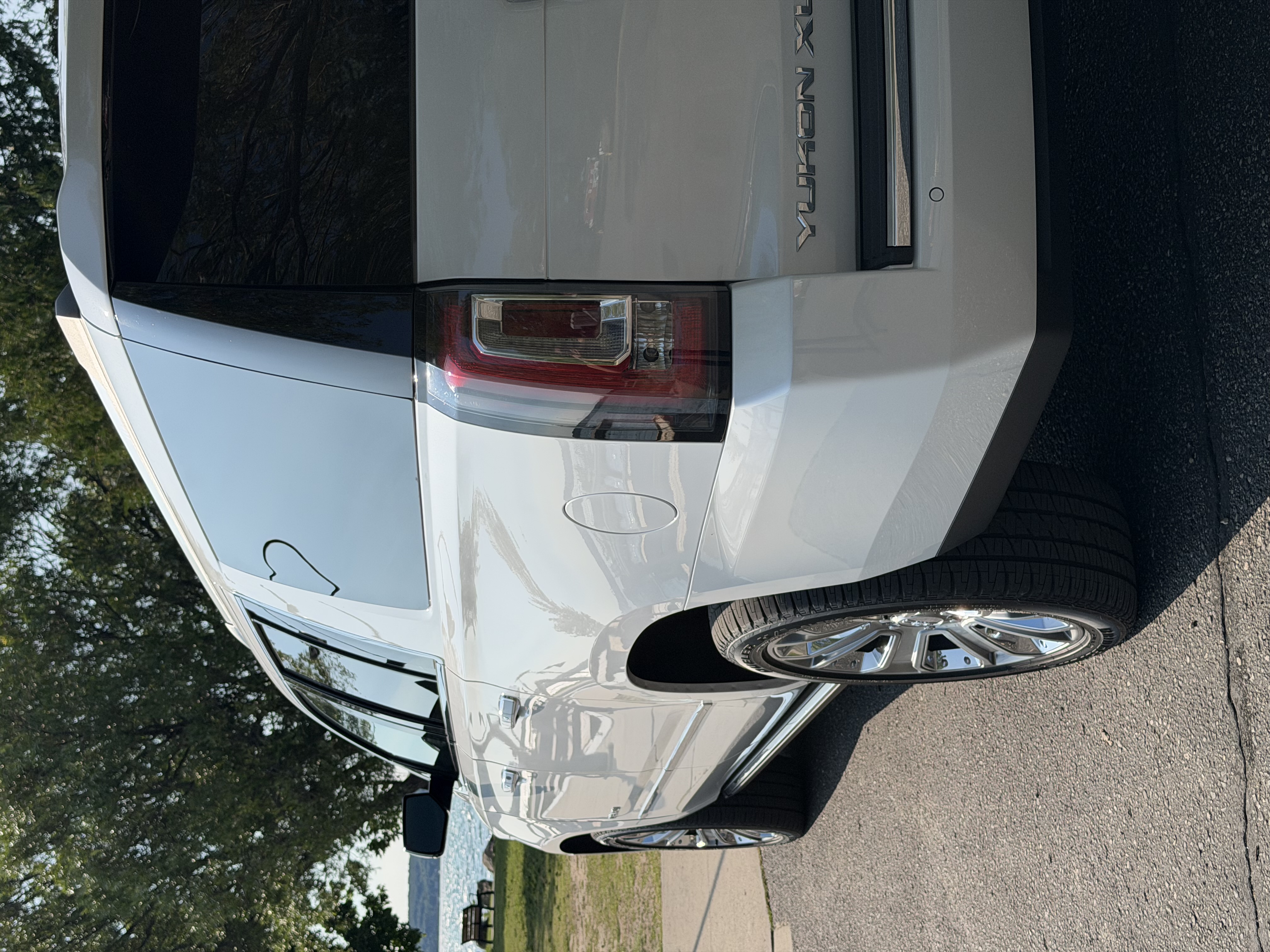 Used 2019 GMC Yukon XL Denali w/ Denali Ultimate Package AWD/4WD image 5
