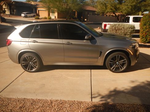 Used 2017 BMW X5 M image 9