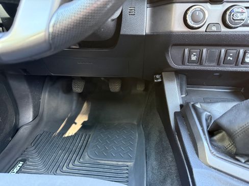 Used 2016 Toyota Tacoma TRD Off-Road w/ Premium & Technology Package AWD/4WD image 30