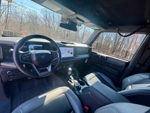 Used 2024 Ford Bronco Black Diamond image 6
