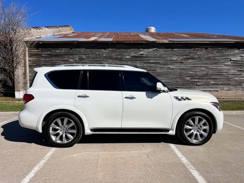 Used 2014 INFINITI QX80 4WD w/ Deluxe Touring Package image 26