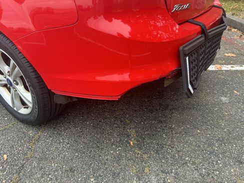 Used 2012 Ford Focus SE w/ SE Sport Pkg image 12