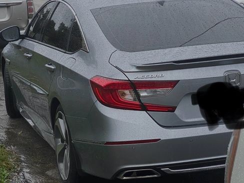 Used 2018 Honda Accord Touring image 6