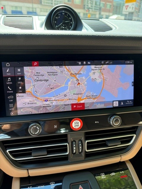 Used 2022 Porsche Macan AWD/4WD image 19