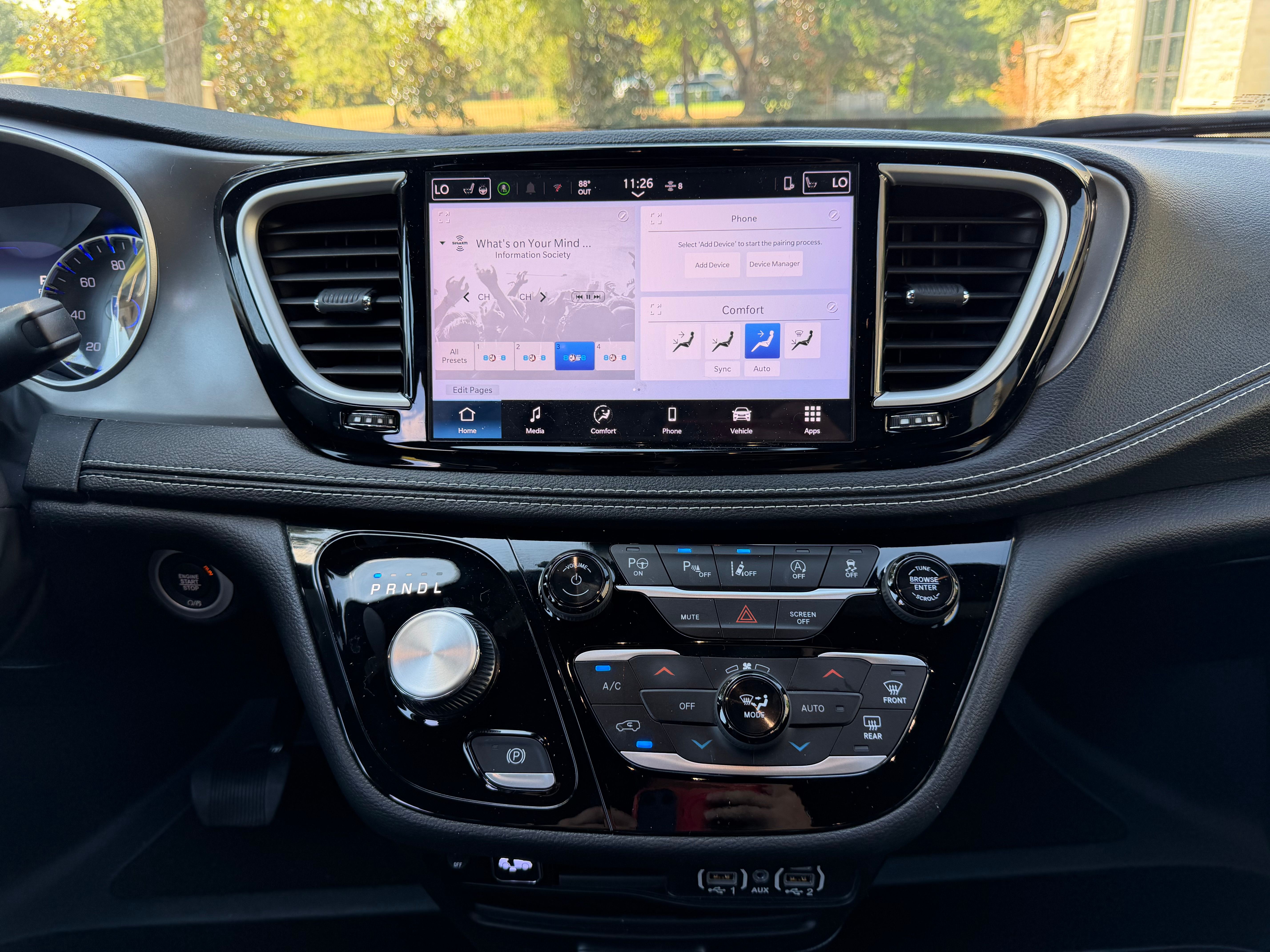 Used 2025 Chrysler Pacifica Select FWD image 18