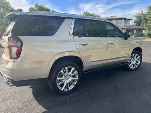 Used 2021 Chevrolet Tahoe High Country w/ Premium Package RWD image 5