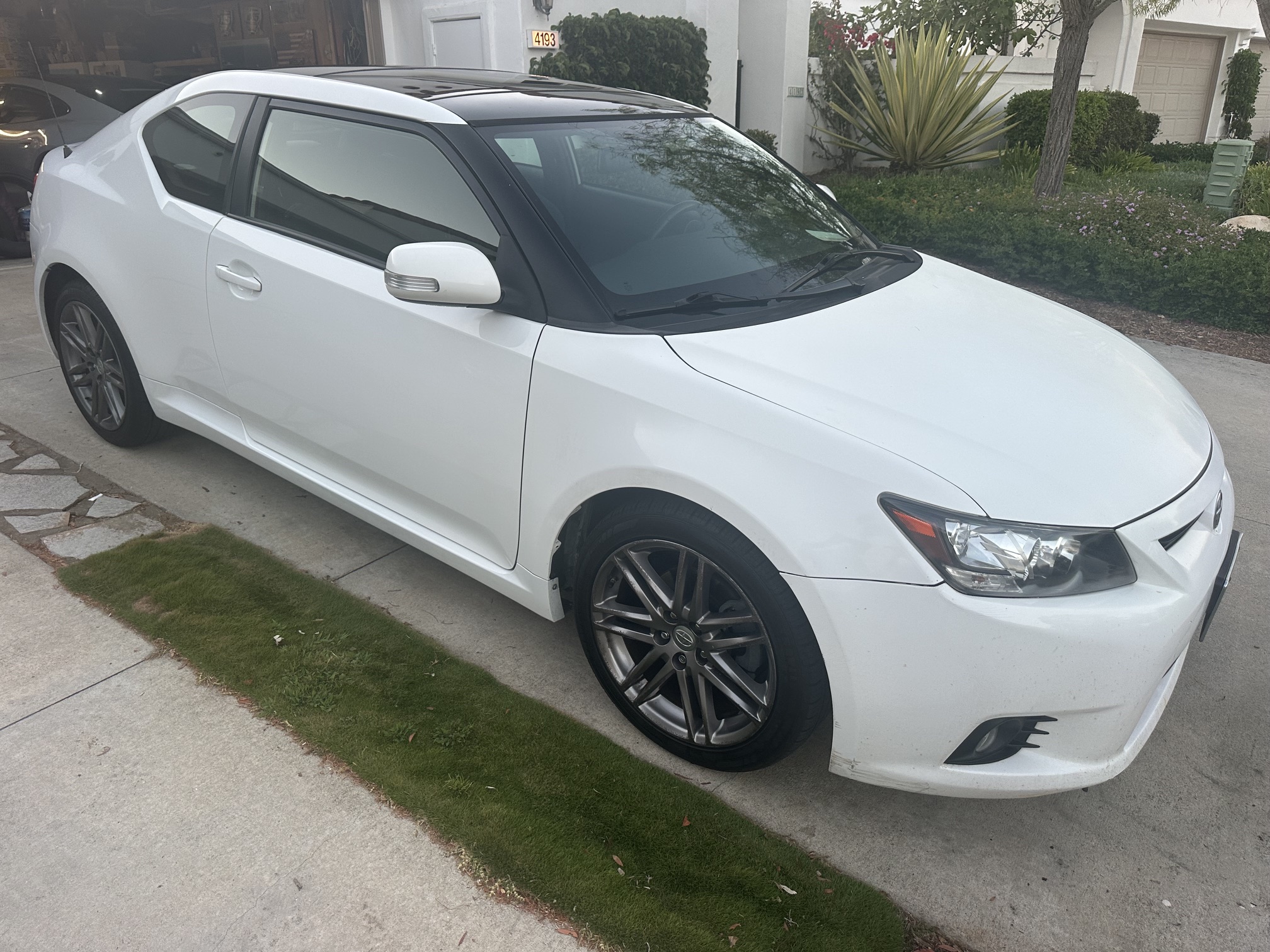 Used 2012 Scion tC FWD image 1