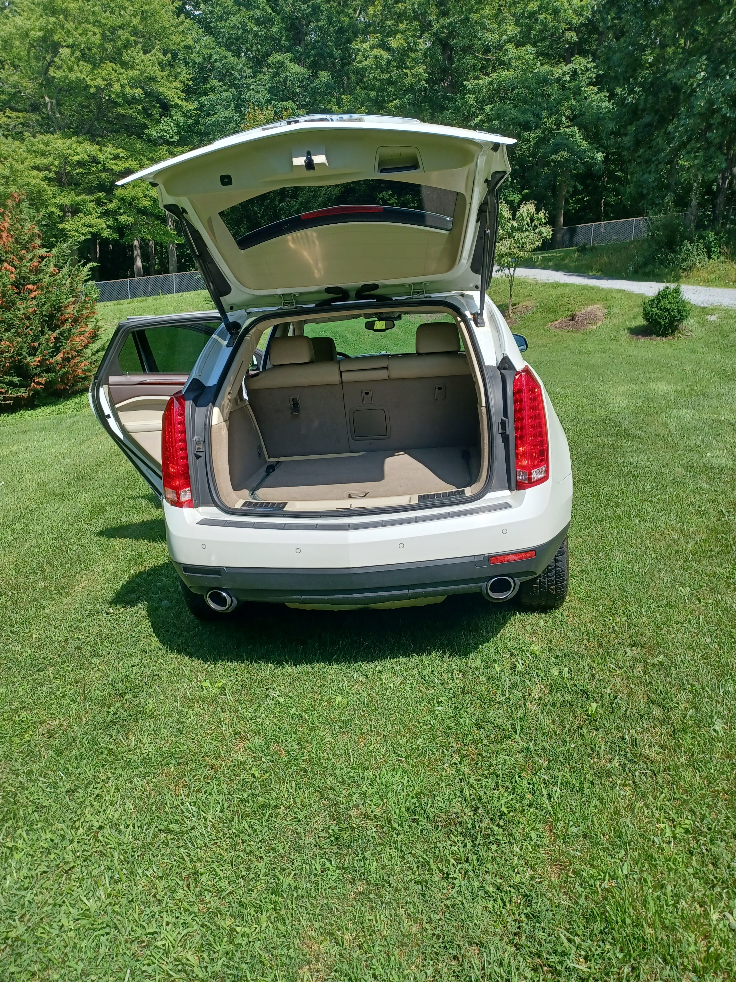 Used 2013 Cadillac SRX Luxury w/ Driver Awareness Package AWD/4WD image 8