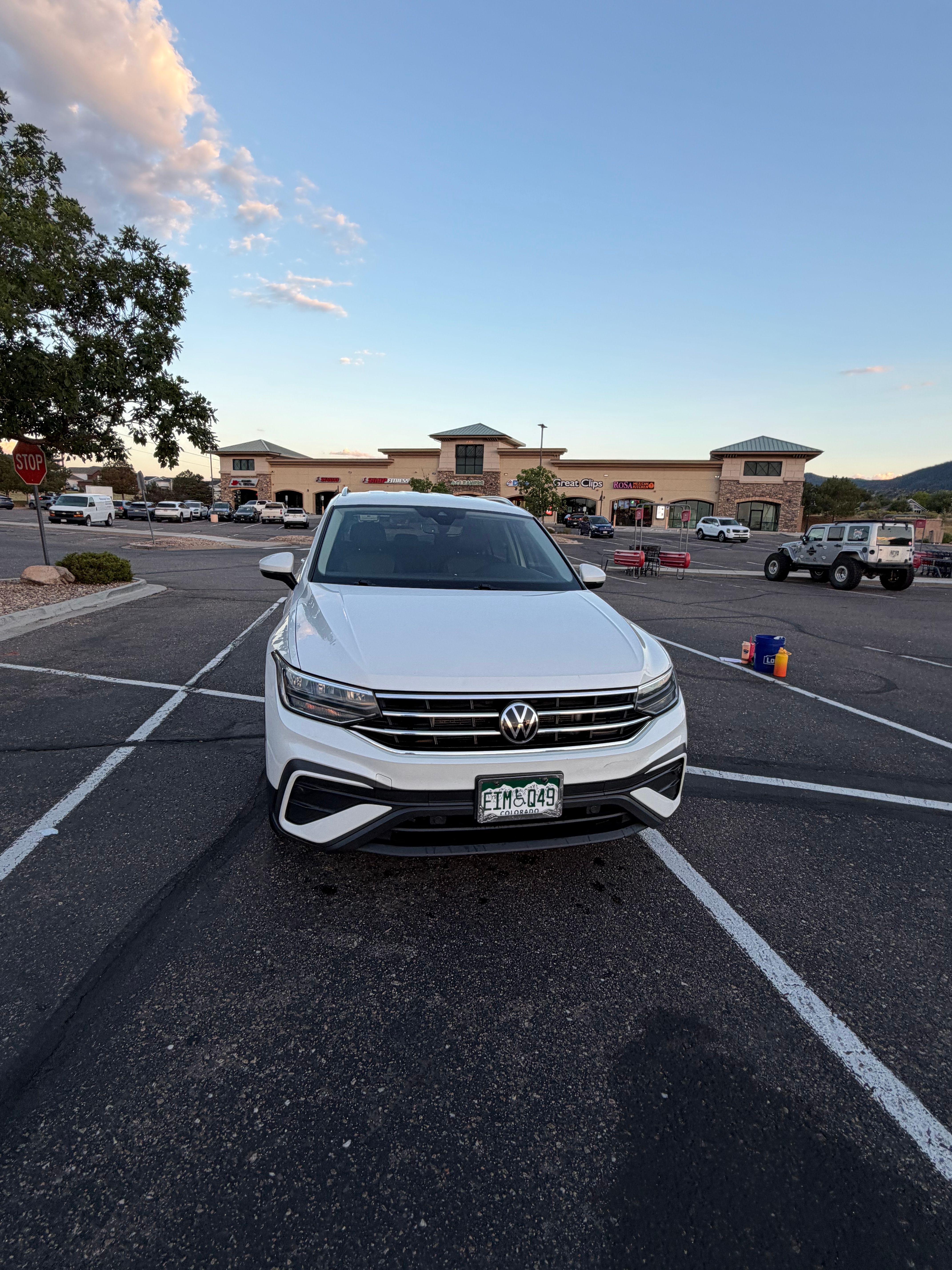Used 2023 Volkswagen Tiguan SE FWD image 2