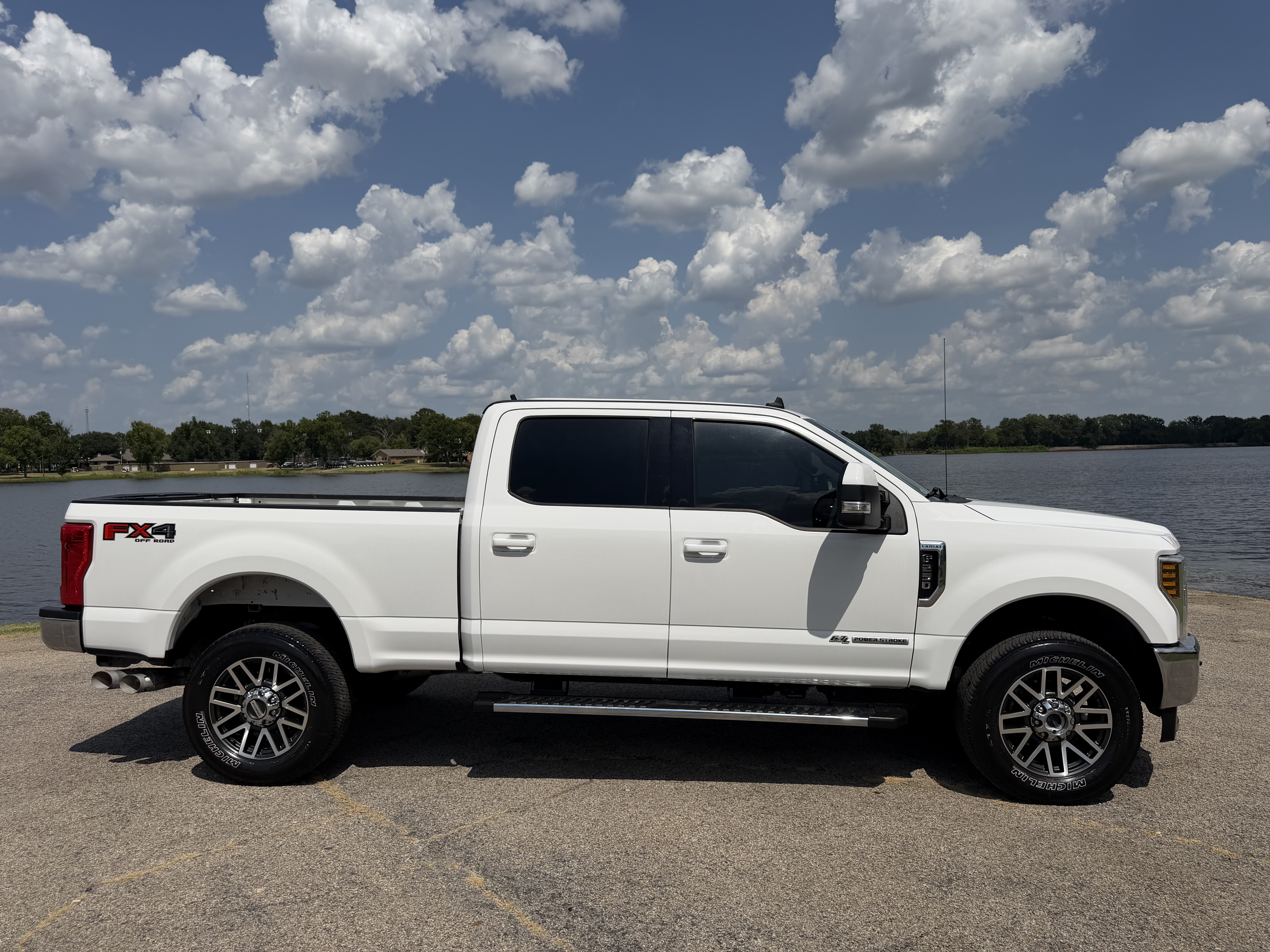 Used 2019 Ford F250 Lariat w/ Lariat Value Package AWD/4WD image 2