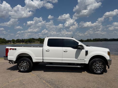 Used 2019 Ford F250 Lariat w/ Lariat Value Package AWD/4WD image 2