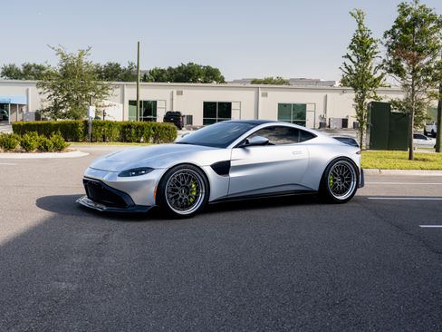 Used 2019 Aston Martin V8 Vantage Coupe RWD image 16