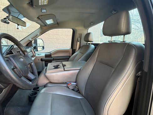 Used 2018 Ford F250 XL w/ Power Equipment Group image 9