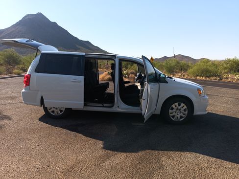 Used 2018 Dodge Grand Caravan SE w/ UConnect Hands-Free Group image 11