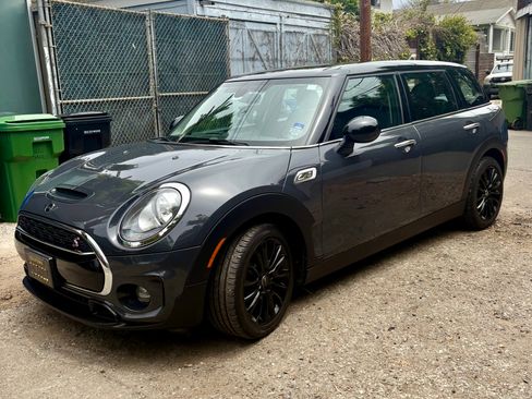 Used 2017 MINI Cooper Clubman S FWD image 1