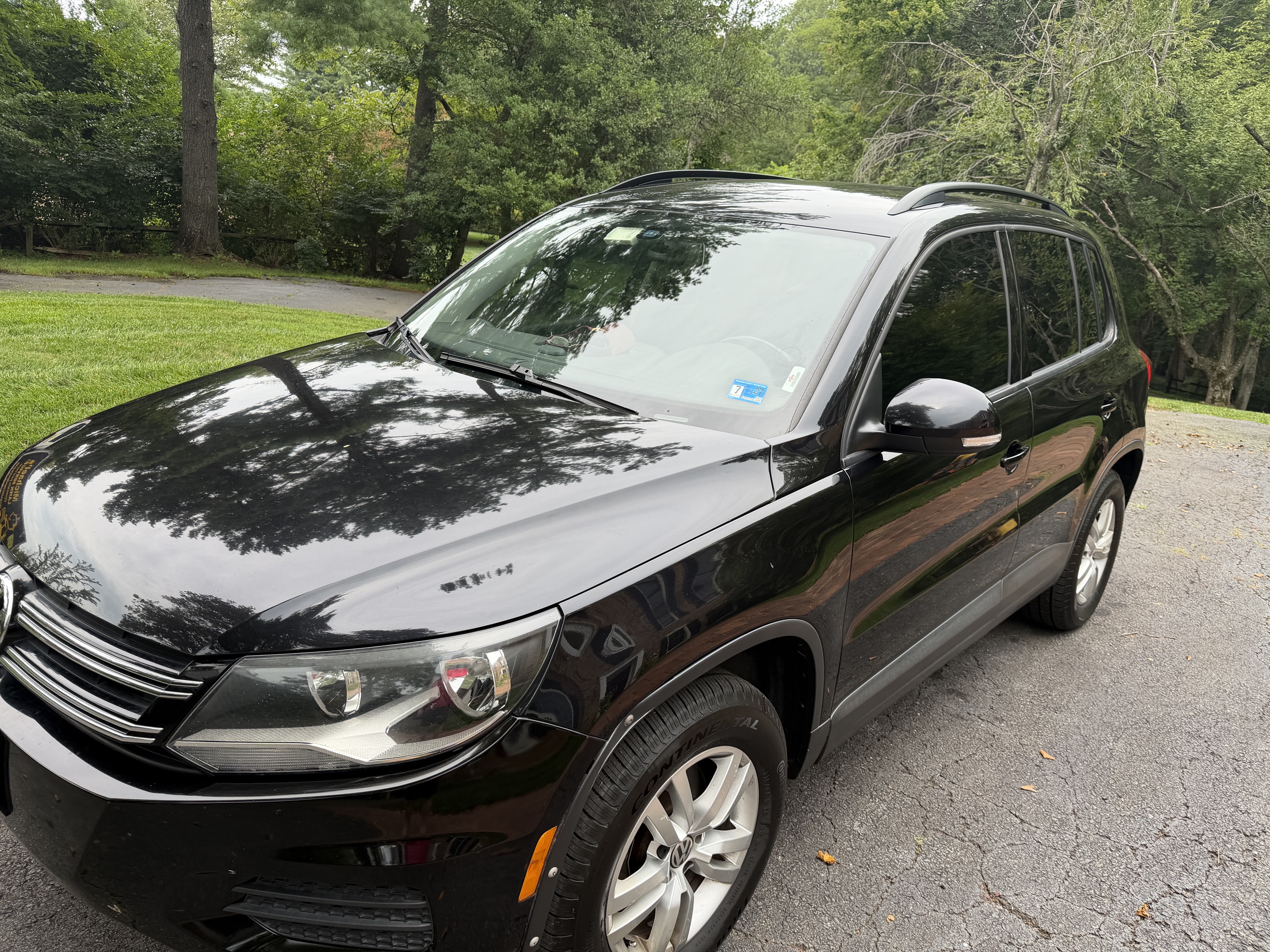 Used 2016 Volkswagen Tiguan SE FWD image 1