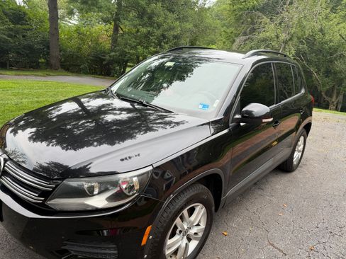 Used 2016 Volkswagen Tiguan SE FWD image 1