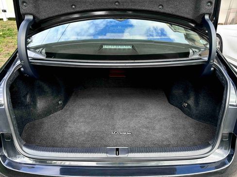 Used 2018 Lexus ES 350 w/ Luxury Package w/Wood Trim image 16