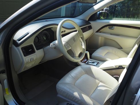 Used 2008 Volvo V70 FWD image 6