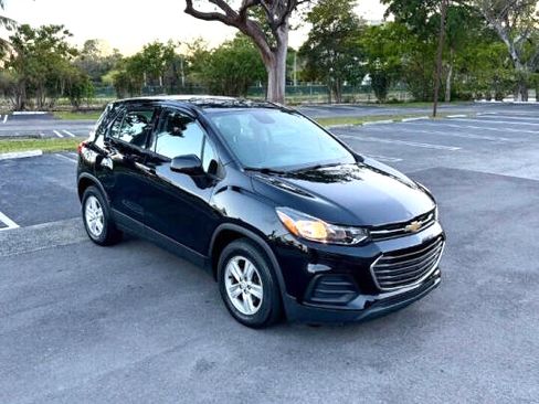 Used 2019 Chevrolet Trax LS w/ Tint and Cruise Package AWD/4WD image 1