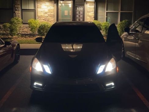 Used 2011 Mercedes-Benz E 550 4MATIC Sedan image 5