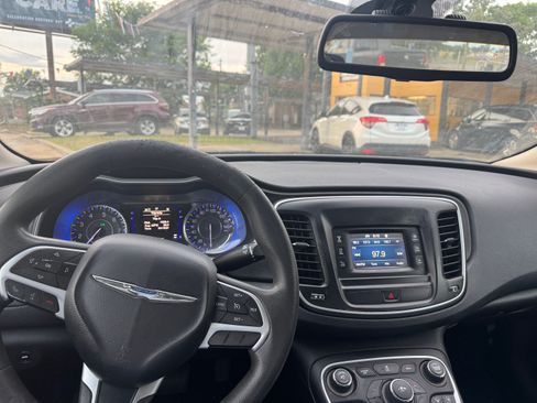 Used 2015 Chrysler 200 Limited image 6