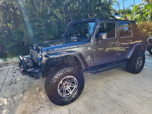 Used 2014 Jeep Wrangler Unlimited Rubicon w/ Connectivity Group image 4